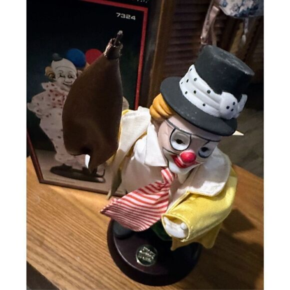 Flambro Circus World Museum Mechanical Movement Clown Grotesque Musical Song - Picture 3 of 11